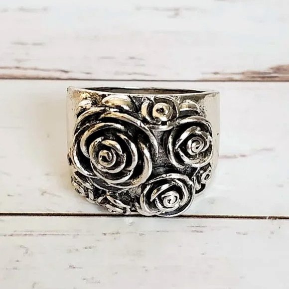 Rose Dome Ring - Picture 5 of 5